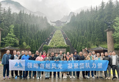 領(lǐng)略自然風(fēng)光 凝聚團(tuán)隊力量